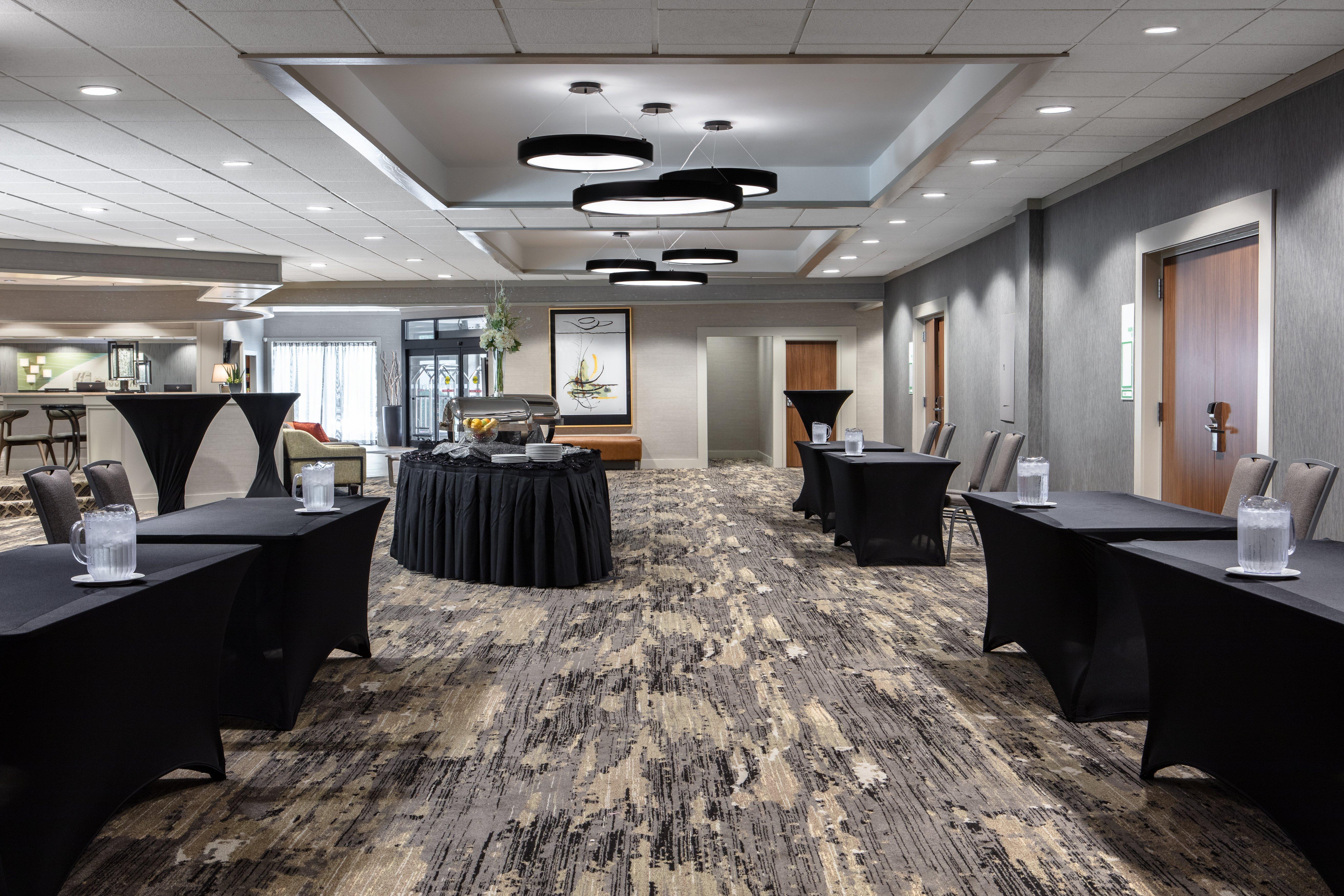 Holiday Inn Hotel & Suites Des Moines-Northwest By Ihg Urbandale Exterior photo